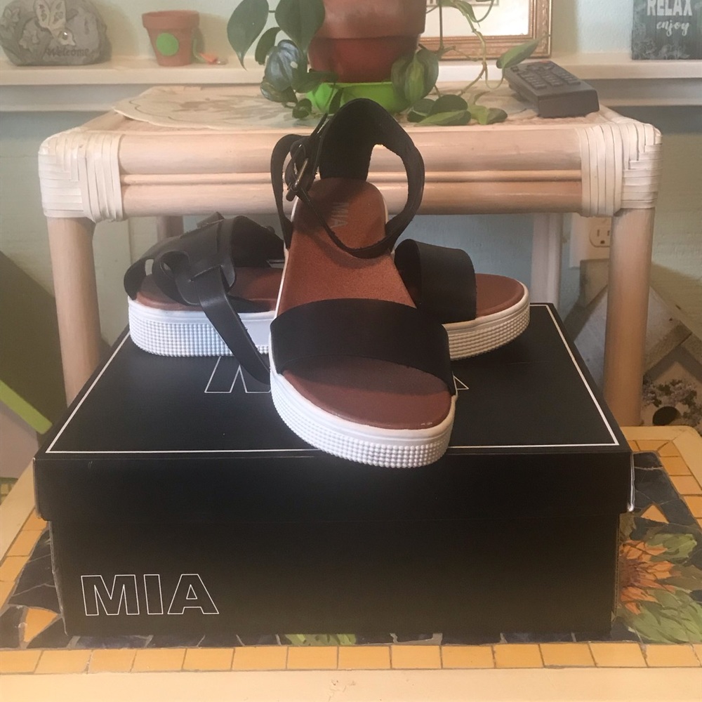 MIA Ellen Sandals
